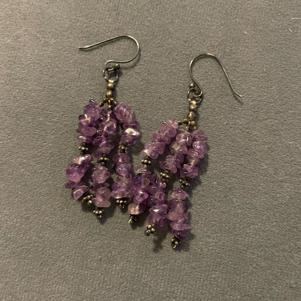 SOLD ❌ Purple beaded dangly earrings - Picture 1 of 6